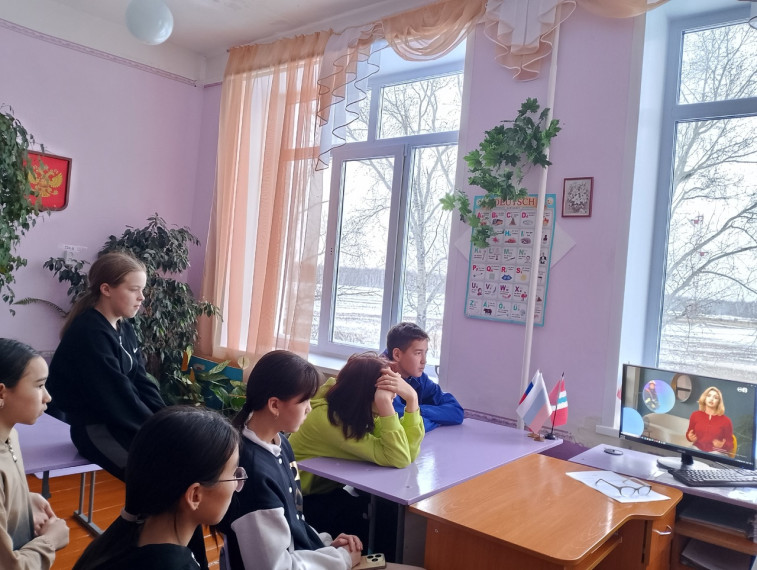 Россия безопасная: полиция, противопожарная служба, служба спасения, охрана.